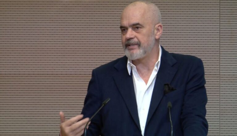 Rama-studentëve: Mos kini frikë të shikoni ëndrra me sy hapur