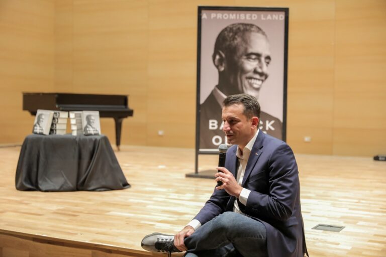 Veliaj më të rinjtë e klubit “Back to book”: Krenar që po rikthehet kultura e leximit në Tiranë