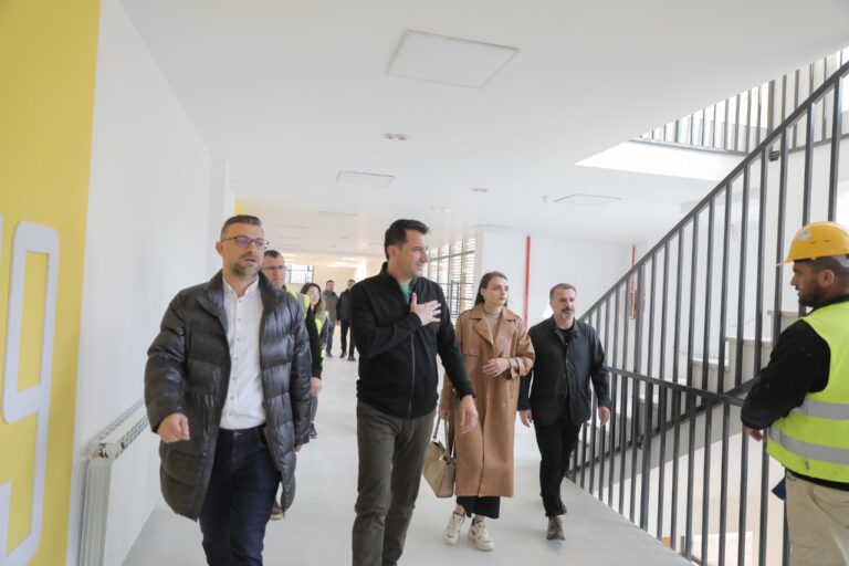 Veliaj në shkollën e re ”Lasgush Poradeci”: Kush bllokon projektet e qytetit, gjen fundin e karrierës së tij politike
