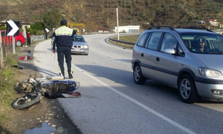 12-vjeçari drejtonte motorin, përplaset me një mjet tjetër. Në gjendje të rëndë në spital