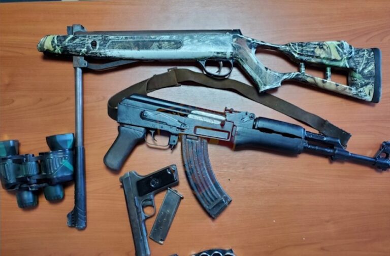 Policia zbulon bandën e hajdutëve në Lezhë, mes tyre babë e bir. Sekuestrohen armë zjarri, municion, thika e dylbi
