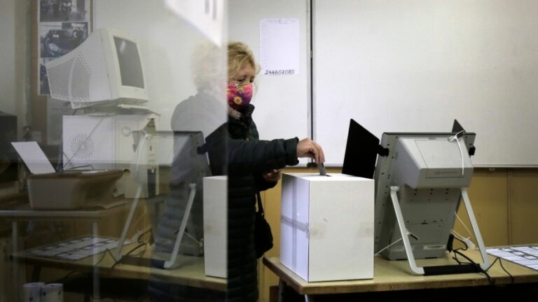 Bullgarët votojnë sot për të zgjedhur Presidentin e ri