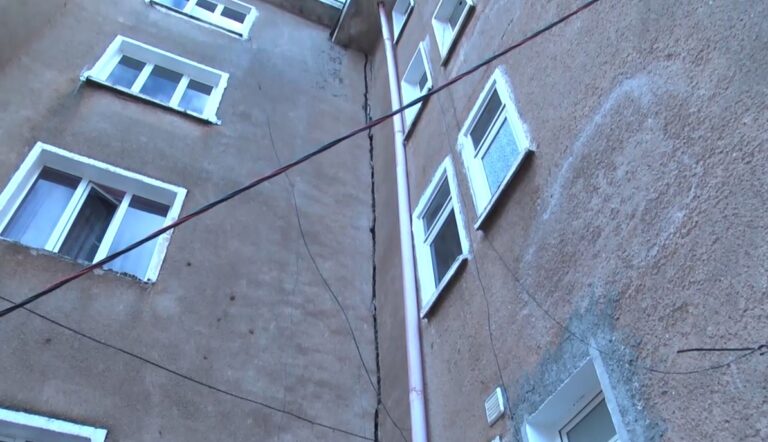 Tërmetet në Bulqizë dëmtuan edhe 10 pallate, përpos 117 banesave