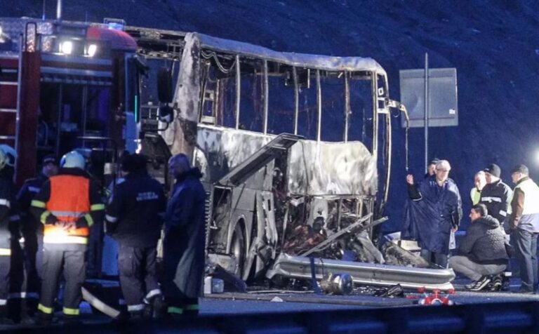 Detaje nga aksidenti tragjik në Bullgari. Pasagjerët u hodhën nga dritaret për t’u shpëtuar flakëve (FOTO)