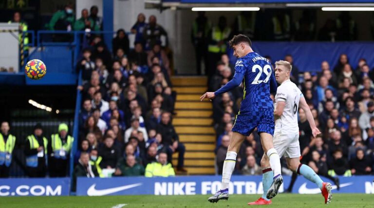 Chelsea ndalet ndaj Burnleyt, por mbetet në krye të Premier League (VIDEO)