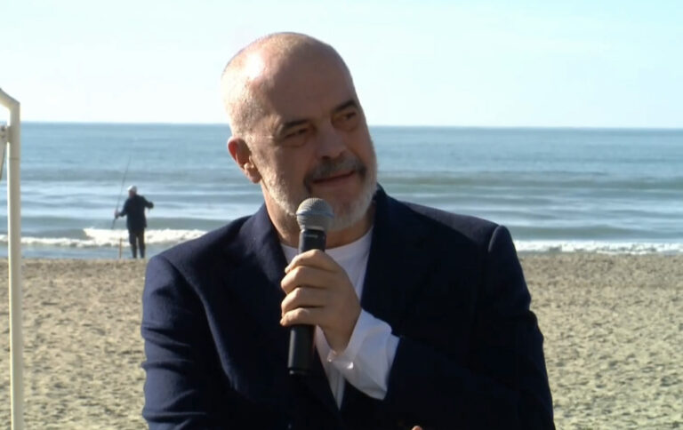 Kryeministri, takim me krerët e Bashkive dhe prefektët: Zero lekë pa pastrim!