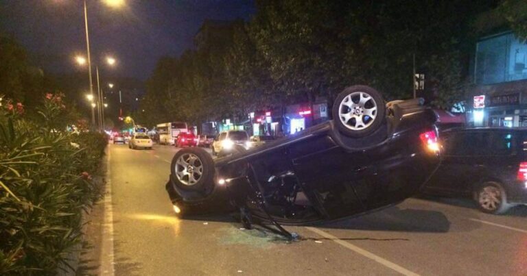 Aksident i rëndë në Tiranë! Përplasen dy makina, 2 të vdekur