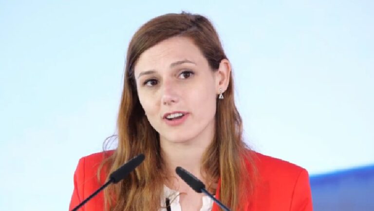 S’kishte kohë për të folur për vrasjen e 8-vjeçarit, ministrja Muzhaqi: Nuk e jap opinion personal