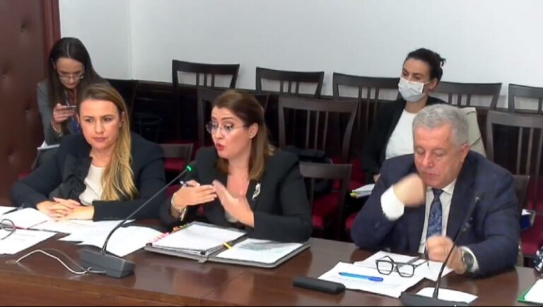 Manastirliu: Po përmirësojmë kushtet e punës dhe pagat për mjekët e infermierët