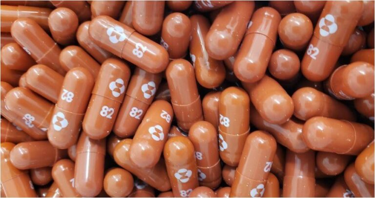 Studimi: Pilulat e Pfizer dhe Merck zvogëlojnë deri në 88% rrezikun e shtrimit në spital ose vdekjes nga Covid-19