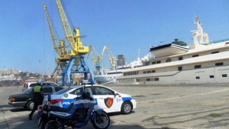 Kapen 70 mijë euro në një autobus në Portin e Durrësit, arrestohen shoferët
