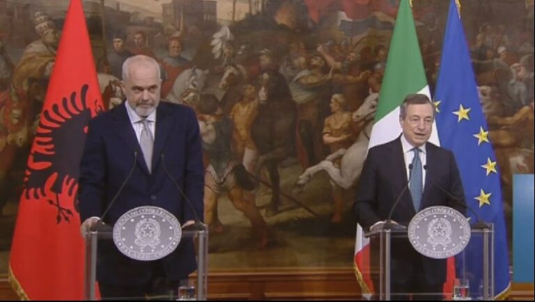 Batuta mes dy kryeministrave për italishten e Ramës