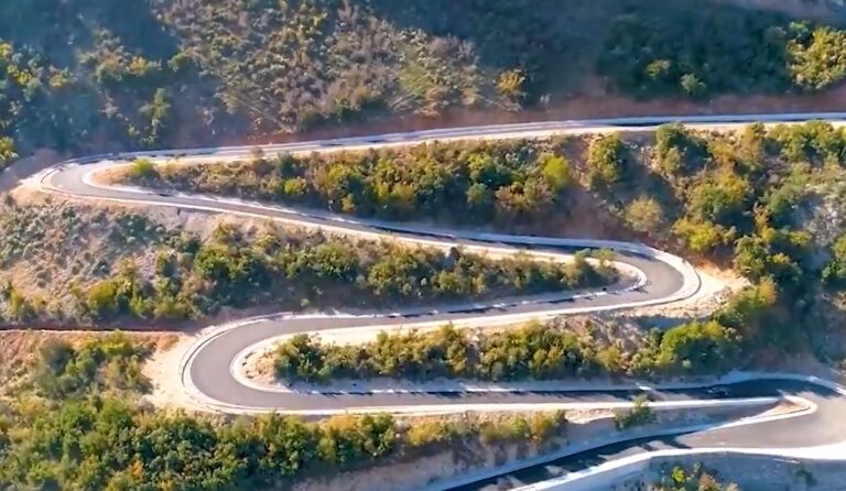 Rama poston pamje nga natyra e mrekullueshme e rrugës që lidh Tepelenën me bregdetin (VIDEO)