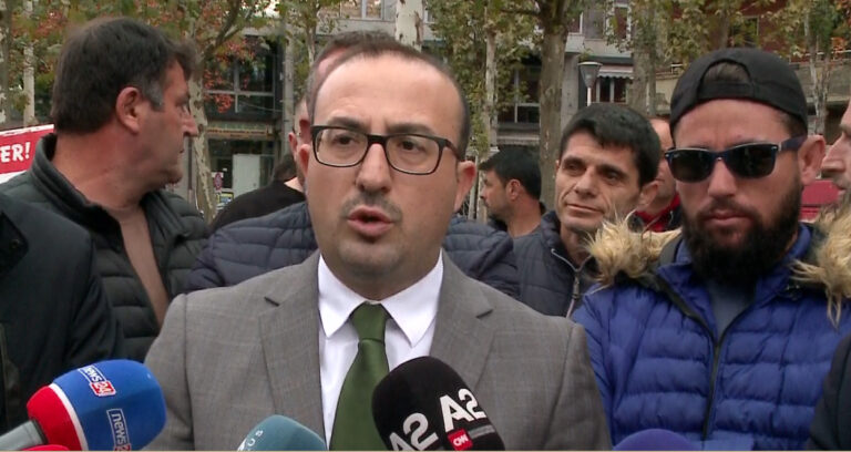 Deputeti i Lushnjës: Kryeministri flet për satelitë, kurse fermerët nuk ndezin dot traktorët