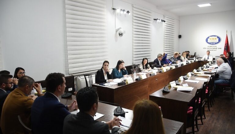 Edmond Spaho përgëzon Erion Veliajn: Ka përmirësim të dukshëm në pastrimin e Tiranës