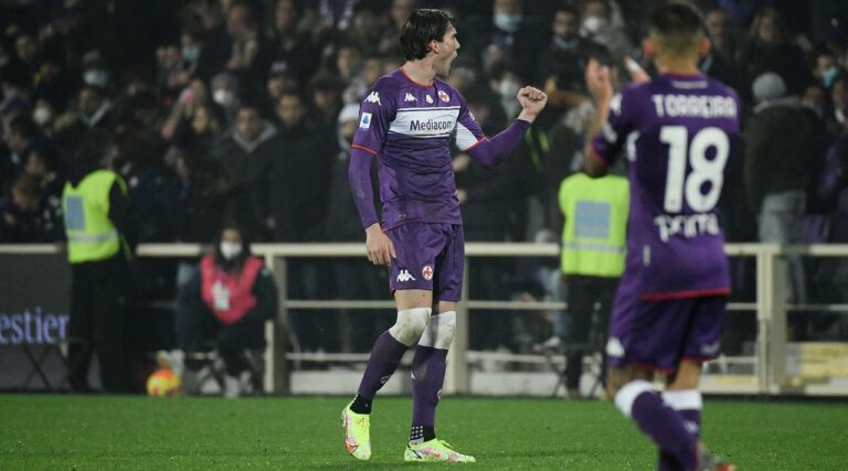 Fiorentina i shkakton humbjen e parë Milanit, në Firence shënohen 7 gola (VIDEO)