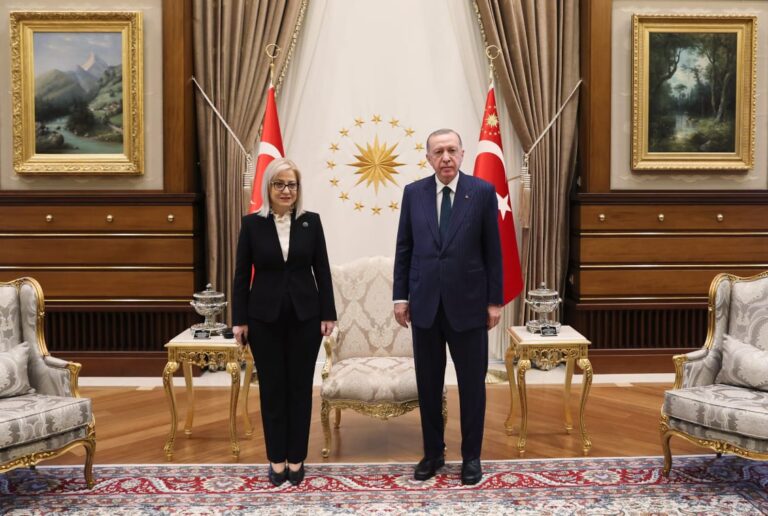 Rindërtimi/ Erdogan pret Lindita Nikollën: Do të vij personalisht në Shqipëri për inaugurimin e apartamenteve