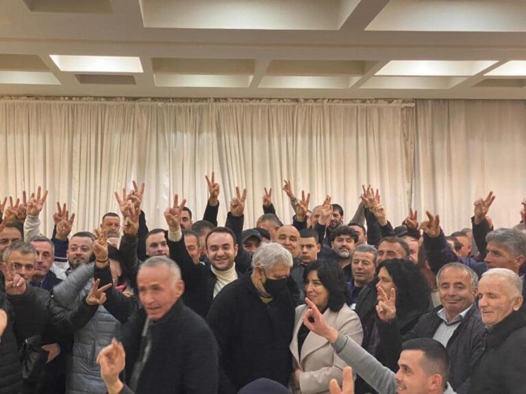 Balliu: Lushnjarët gati të votojnë shkarkimin e peng Bashës në referendumin historik