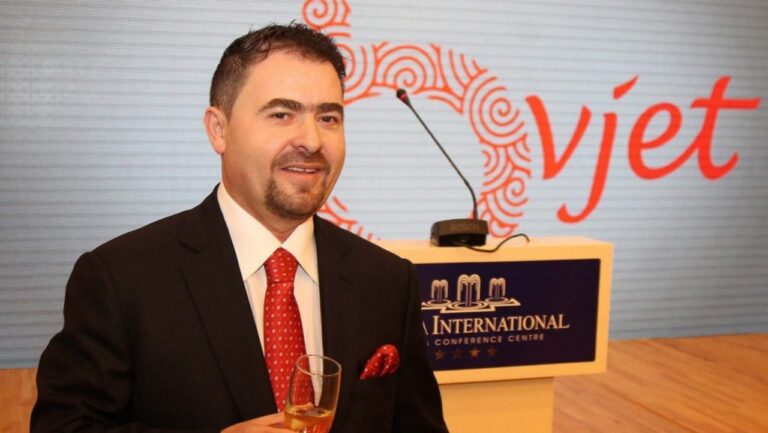 Urimi i Ylli Ndroqit: Media e pavarur gjithmonë ia ka dalë të jetë në anën e publikut