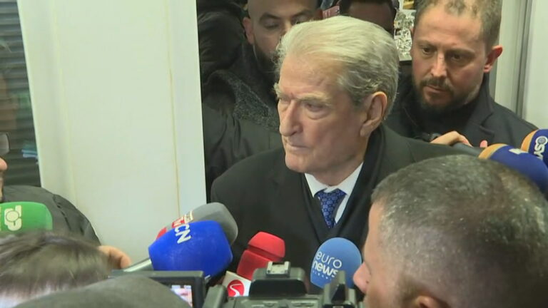 Akuza e fortë nga Berisha: Banda të armatosura janë aktualisht në selinë e PD-së