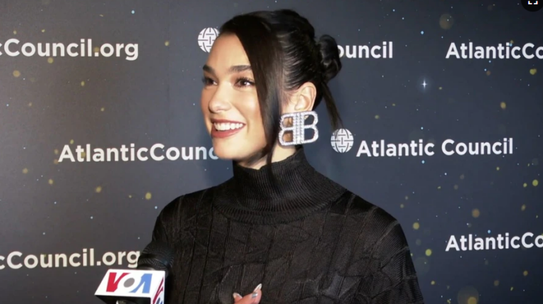 Dua Lipa, artistja shqiptaro-britanike nderohet për rol të shquar udhëheqës në botë