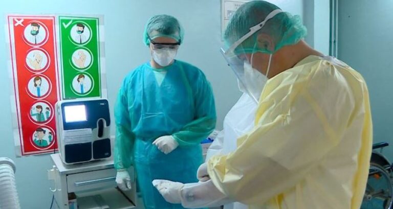 Simptomat afatgjata të COVID-19 i përjetojnë më shumë gratë se sa burrat