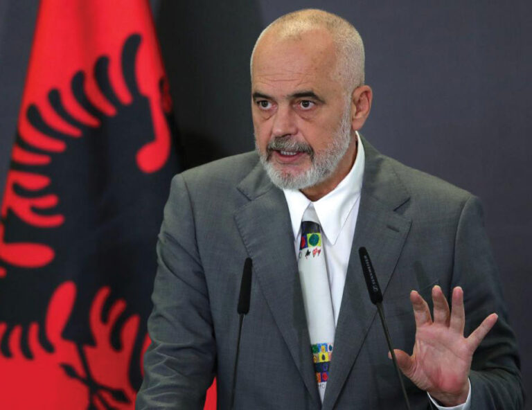 Rama përkujton presidentin Rugova: Në çdo vit që kalon ylli i tij rritet në qiellin e kujtesës sonë kombëtare