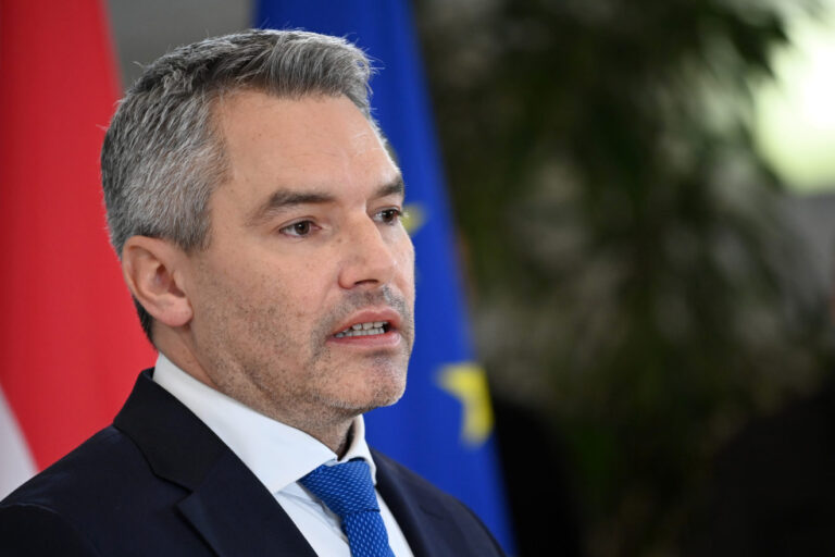 Kancelari i tretë austriak brenda tre muajsh, betohet Karl Nehammer