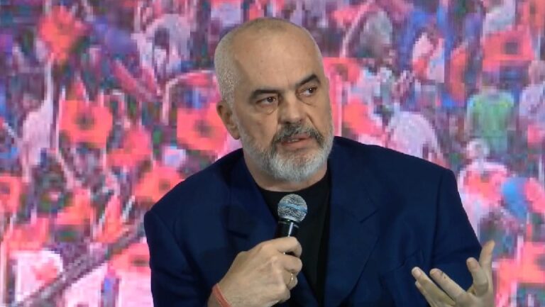 Kryeministri Rama: Ju uroj ditë të bukur në ditën që mbetet çdo vit e re (VIDEO)