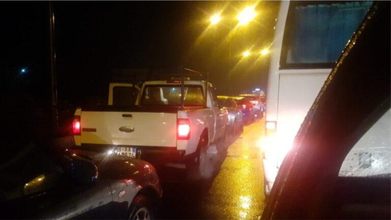 Moti me shi shkakton kaos dhe trafik, bllokohet edhe ambulanca