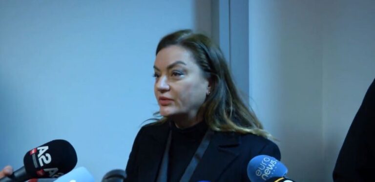 ”Betejë” për zyra në PD, Albana Vokshi me grupin e Berishës ngelet në korridor. Basha po del kockë e fortë