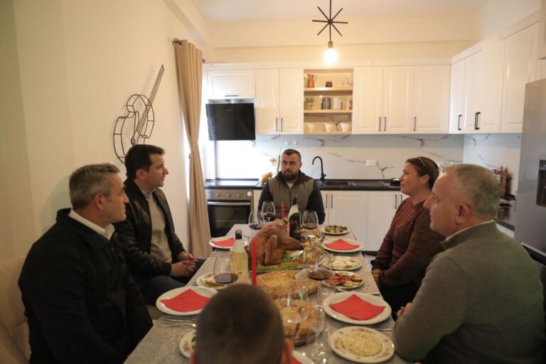 Veliaj: Nuk kam mercedezin e portaleve, por as nuk u dorëzohem gjobave që vënë