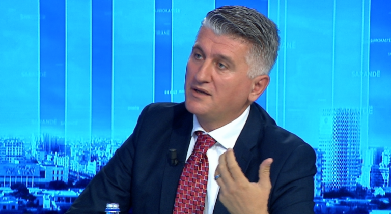 Kronika qorton ministrat e Babos për të rrahurat paq mes njëri-tjetrit