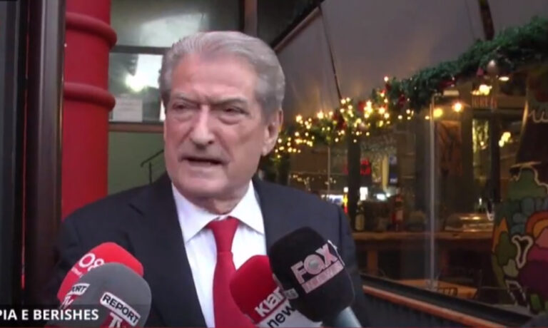 Mesazhi i Sali Berishës me veshjen