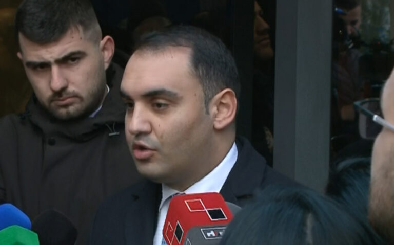 Lulzim Basha e pezulloi nga PD, reagon Belind Këlliçi: Çudi që s’ka ende të internuar apo të pushkatuar!