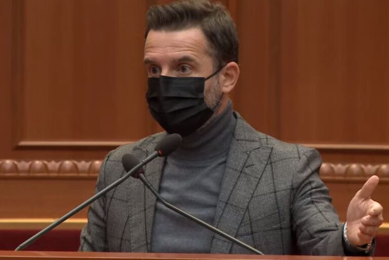 Braçe, kritika të ashpra deputetëve: Ku i keni maskat? Të vijë ISHP këtu për gjoba?!