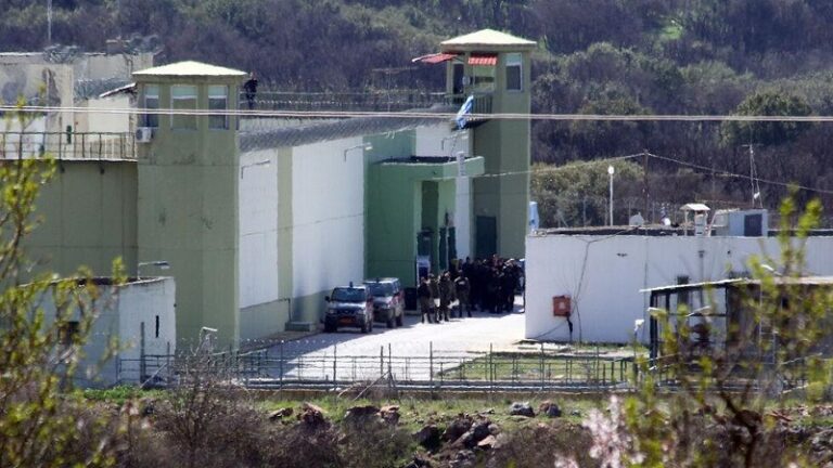 E rëndë në Greqi, shqiptari var veten brenda furgonit të policisë