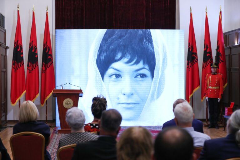 Shuhet Edi Luarasi, Meta: Figurë frymëzuese për artistët e rinj. Sfidoi diktaturën për të triumfuar