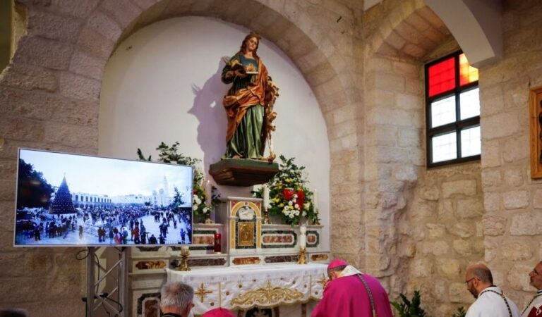 Festa e Krishtlindjeve nën hijen e Omicron, shumë kisha u desh të anulonin shërbimet