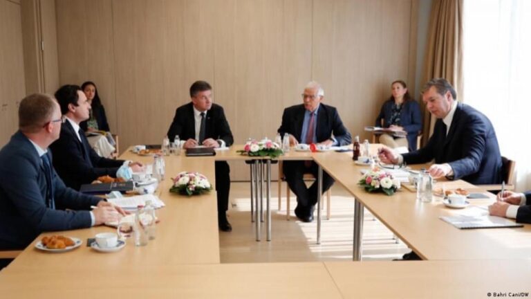 Kurti: Javën e dytë të dhjetorit mund të ndodhë takimi me Vuçiçin