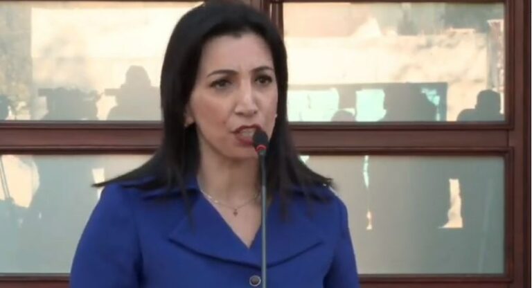 Ministrja e Arsimit: Rimbursim i çmimit të biletës për nxënësit dhe mësuesit