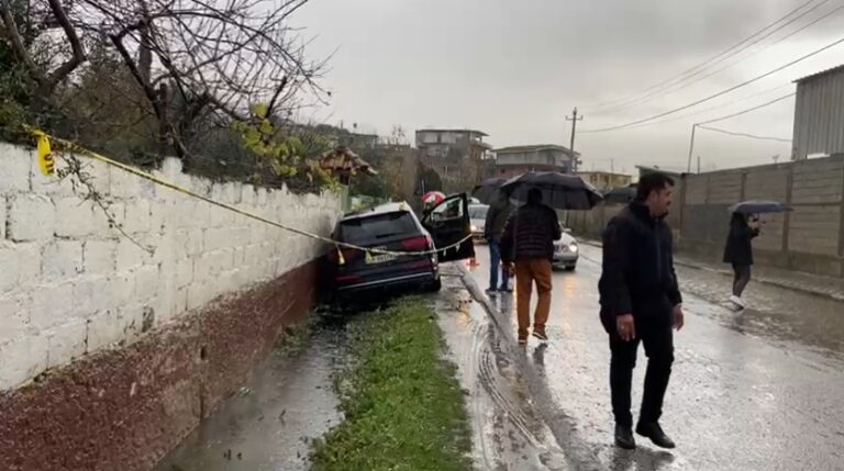 Pëson aksident me makinë djali i viktimës në Laç, po shkonte te vendi ku iu vra i ati