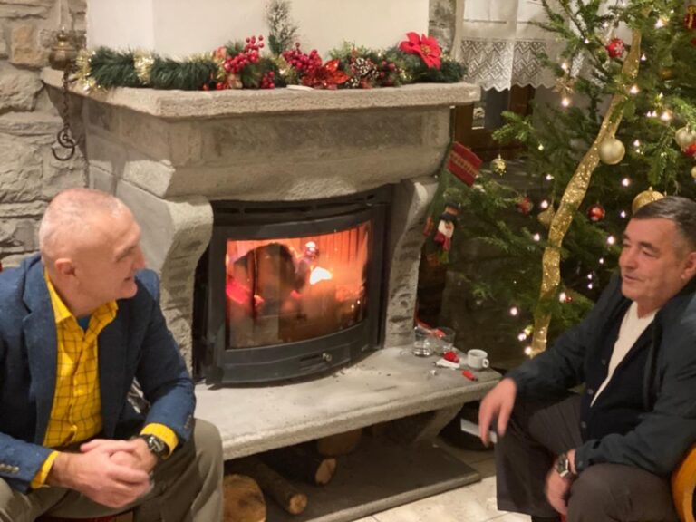Presidenti Meta kalon fundjavën në Përmet: Këtu festat sjellin më shumë shpresa