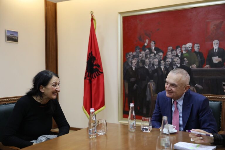 Presidenti Meta pret artisten Anna Stratigò: Ambasadore e vërtetë e kulturës arbëreshe në botë