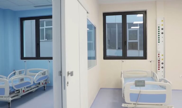 Rama publikon pamje nga Pediatria e rikonstruktuar në Tiranë (VIDEO)
