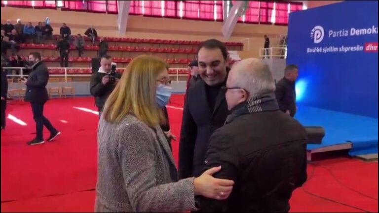 Berisha në Shkodër, të pranishëm në takim janë Voltana Ademi dhe Bardh Spahia