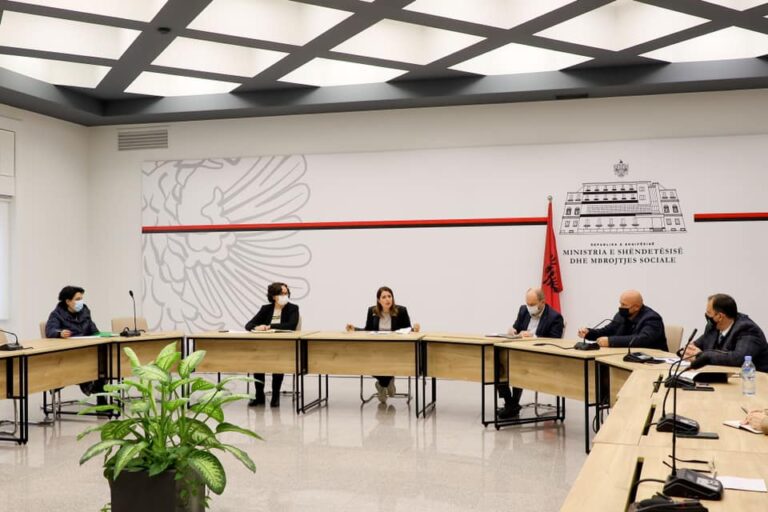 Manastirliu takim me inspektorët e ISHSH: Intensifikoni kontrollet në terren, administratë dhe njësi tregtare