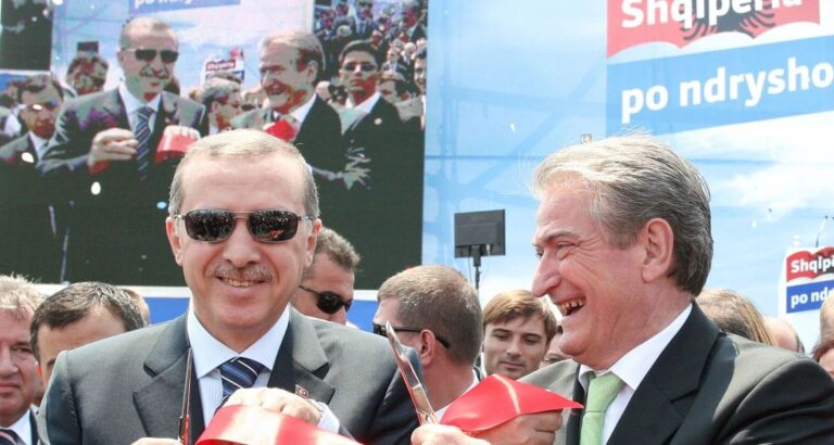 Përplasja me Erdoganin bëri që të mungonte në Kuvend, Berisha zbulon telefonatën me presidentin turk