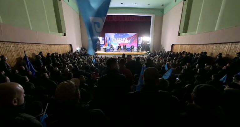 Lulzim Basha takim me demokratët në Kurbin, ndonëse në Ditë zie familjare