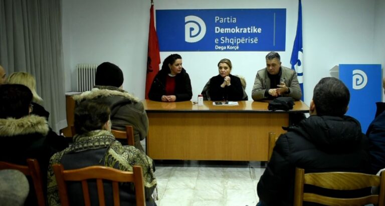 Mbështetësit e Berishës marrin zyrat e PD në Korçë, aty ku Salianji është drejtues politik